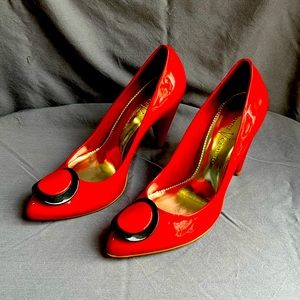 sz 6 Vince Camuto red patent heels, retro style